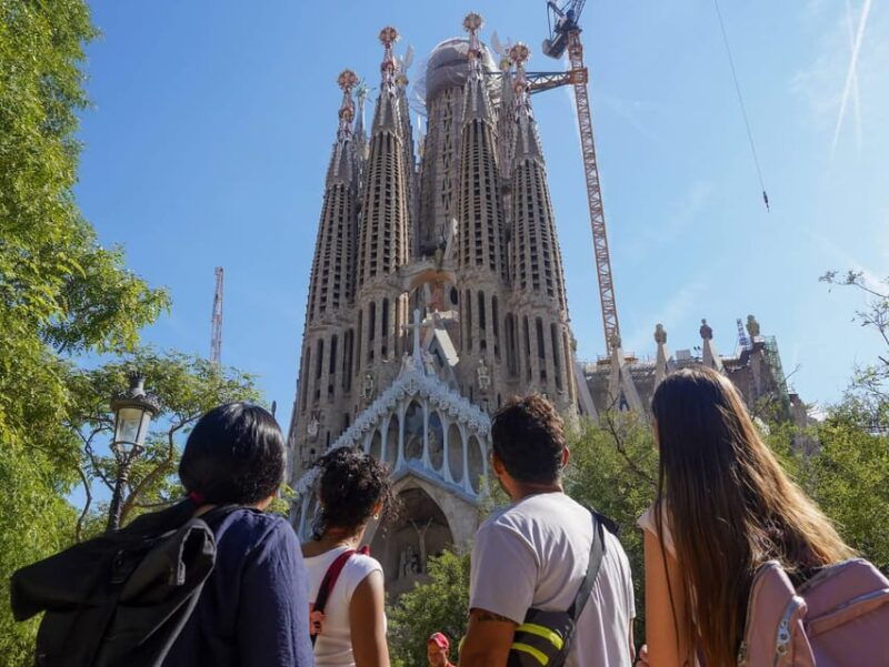 barcelona-sagrada-familia-and-park-guell-tour