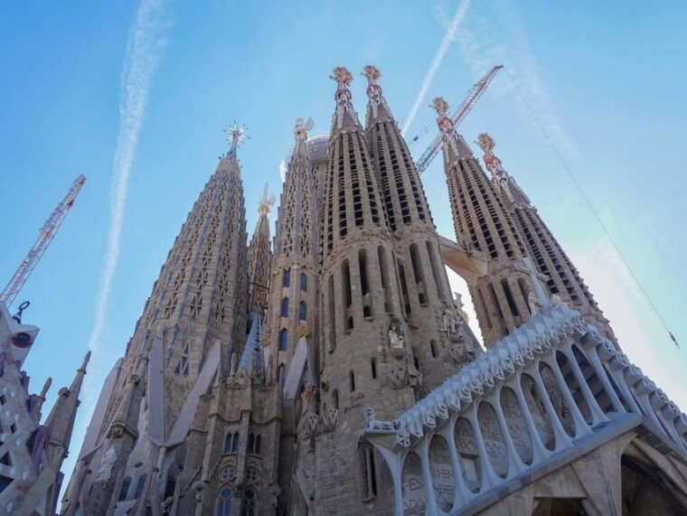 barcelona-sagrada-familia-casa-batllo-guided-tour