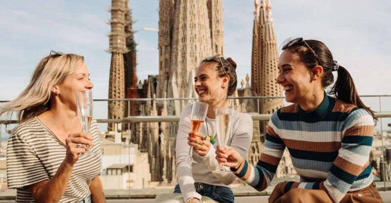 barcelona-sagrada-familia-evening-tour-with-cava