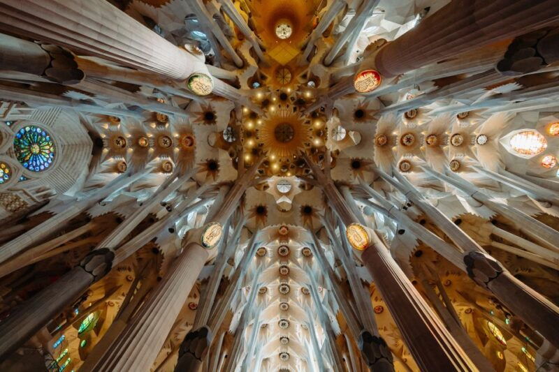 barcelona-sagrada-familia-evening-tour-with-cava