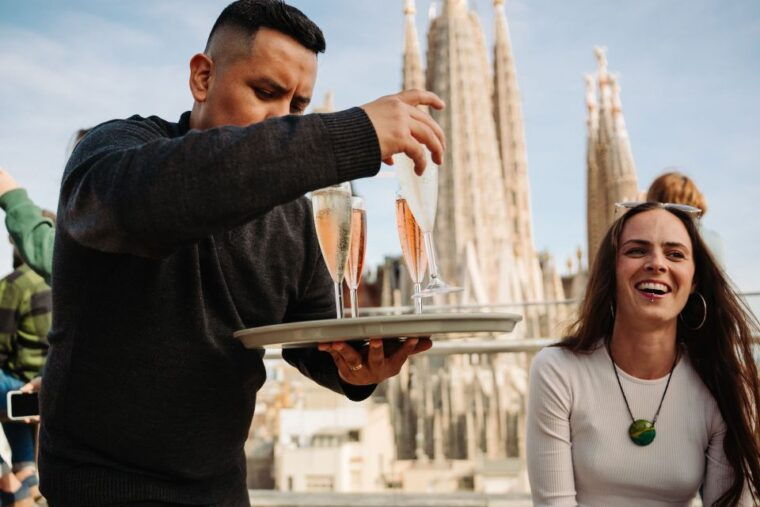 barcelona-sagrada-familia-evening-tour-with-cava