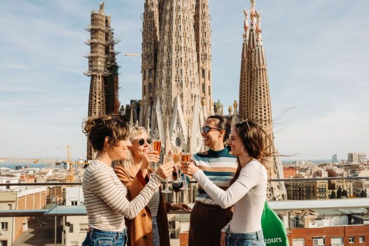 barcelona-sagrada-familia-evening-tour-with-cava