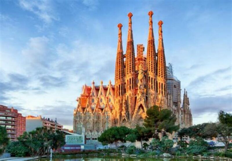 barcelona-sagrada-familia-guided-tour-and-entry-tickets