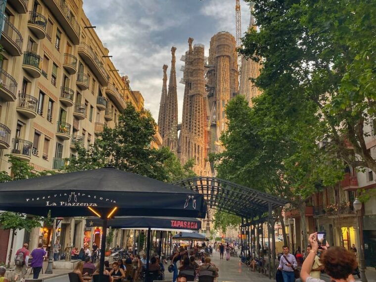 barcelona-sagrada-familia-guided-tour-and-entry-tickets