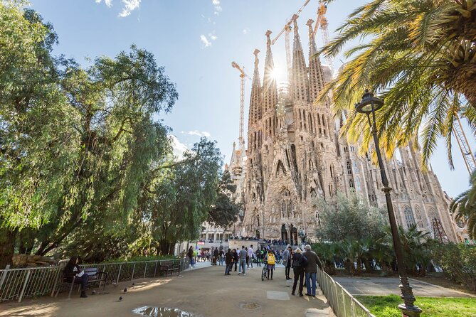 barcelona-sagrada-familia-guided-tour