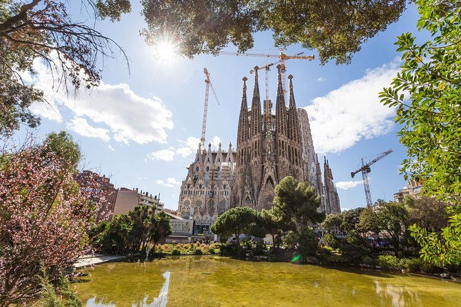 barcelona-sagrada-familia-guided-tour