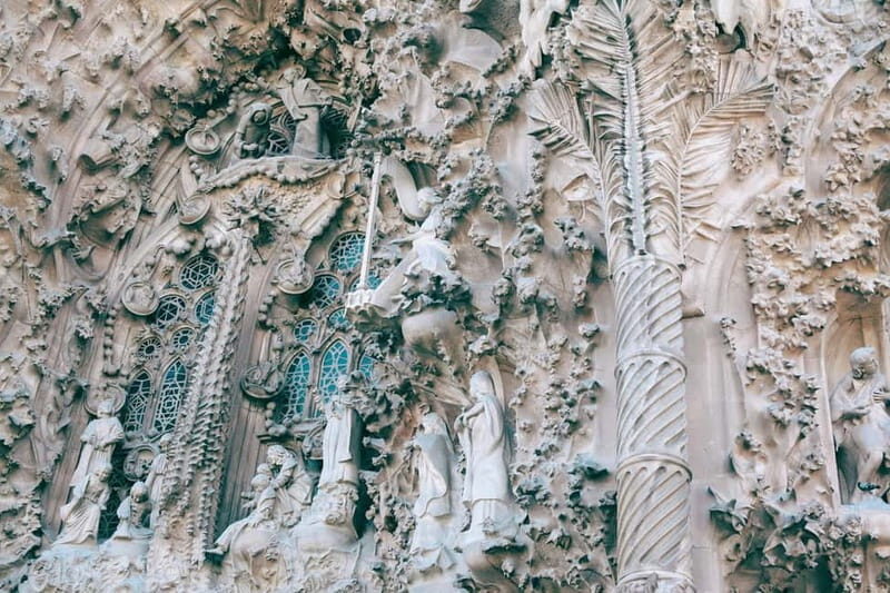 Barcelona: Sagrada Familia Guided Tour with Entry Ticket - What Makes This Tour Stand Out?