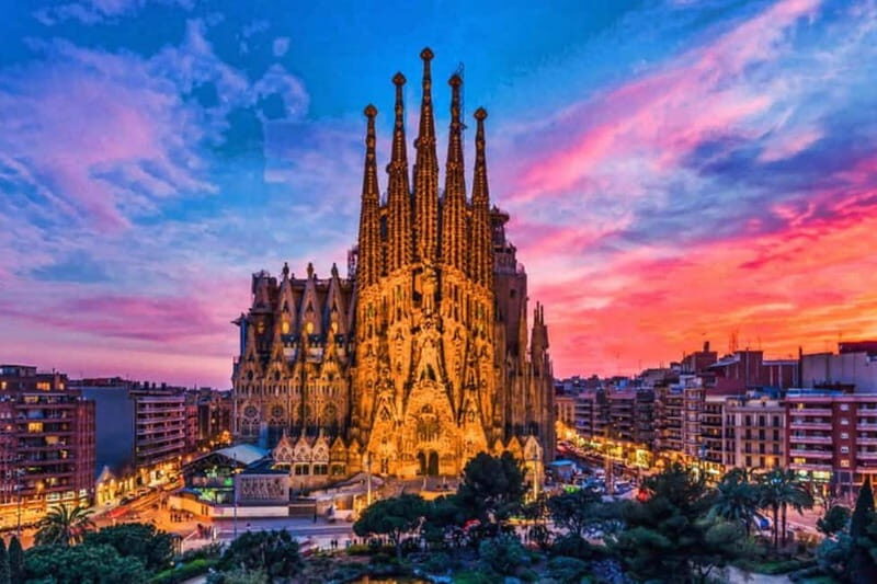 Barcelona: Sagrada Familia Guided Tour (With Entry Ticket) - Key Points