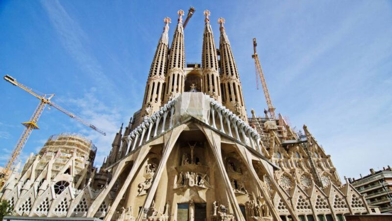 barcelona-sagrada-familia-half-day-tour-with-hotel-pickup
