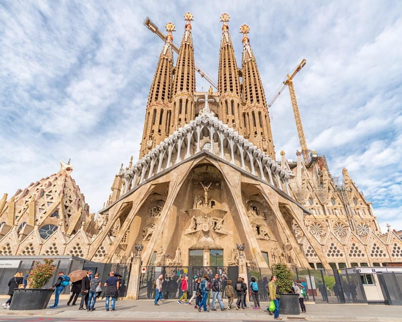 barcelona-sagrada-familia-park-guell-guided-tour-ticket