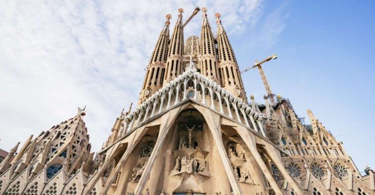 barcelona-sagrada-familia-skip-the-line-entry-ticket-tour