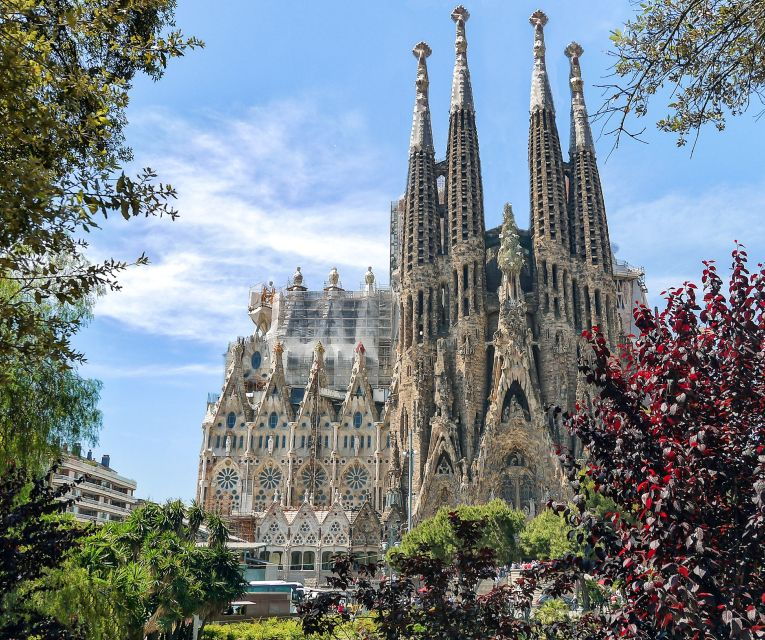 barcelona-sagrada-familia-skip-the-line-tour-entry-ticket