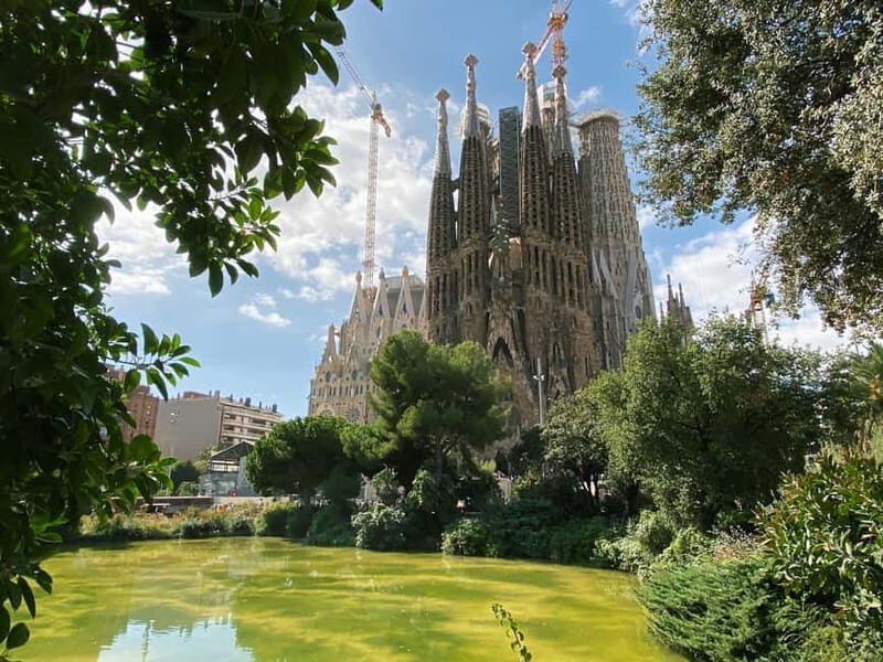 Barcelona: Sagrada Familia Skip-the-line Tour with Guide - Why Choose This Tour?
