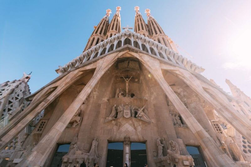 barcelona-sagrada-familia-small-group-guided-tour