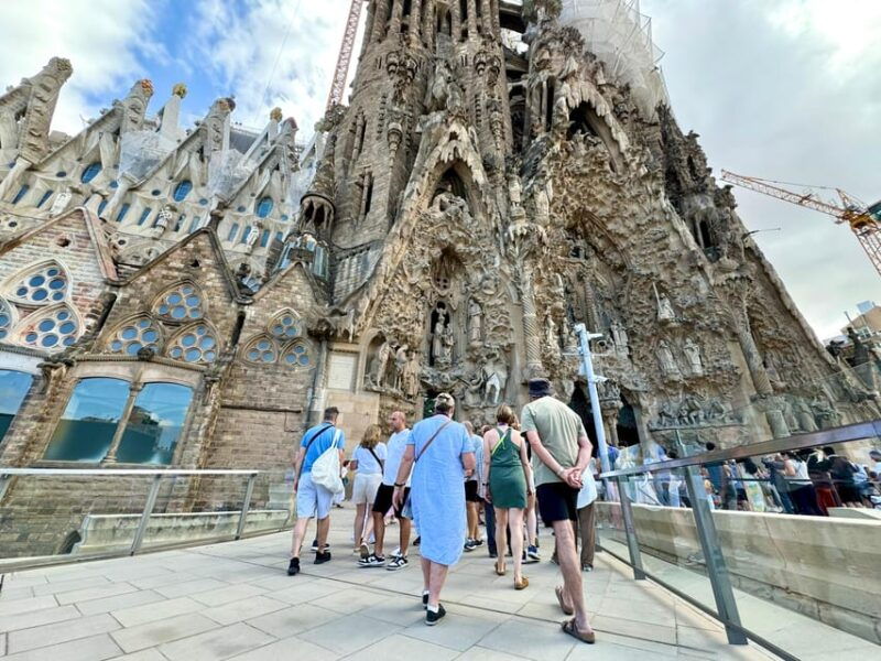barcelona-sagrada-familia-small-group-tour-skip-the-line