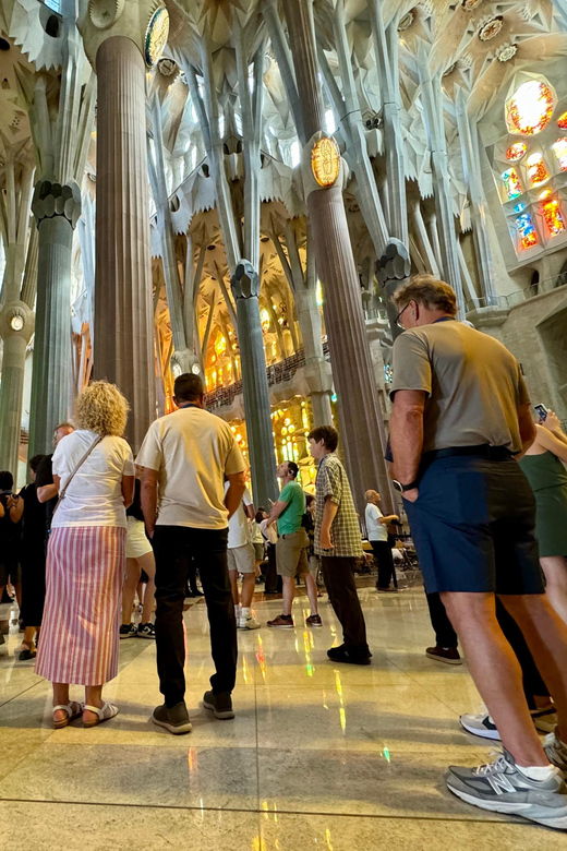 barcelona-sagrada-familia-small-group-tour-skip-the-line