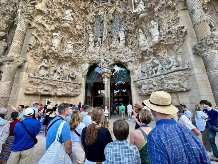 barcelona-sagrada-familia-small-group-tour-skip-the-line