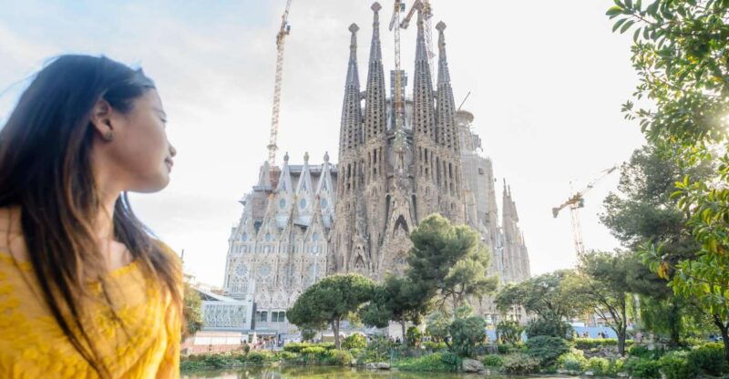 barcelona-sagrada-familia-tour-optional-tower-visit