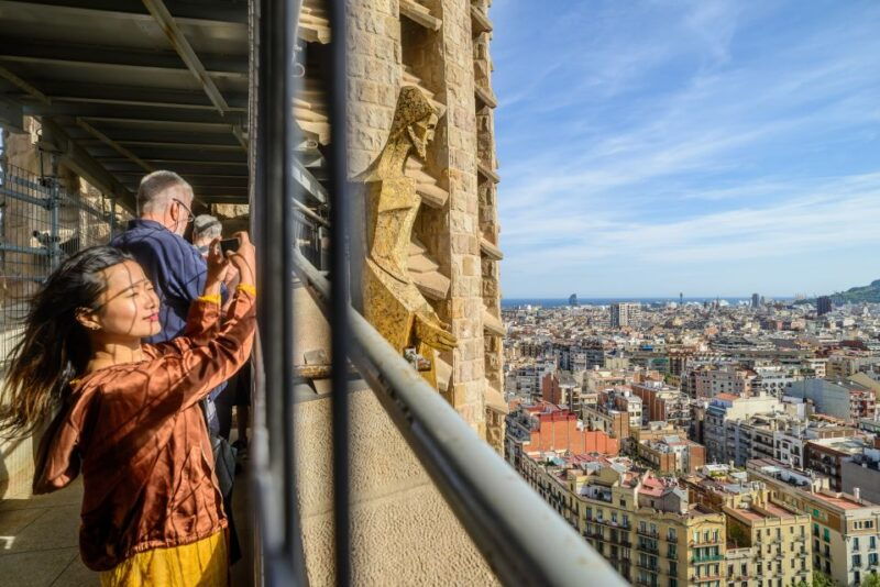 barcelona-sagrada-familia-tour-optional-tower-visit