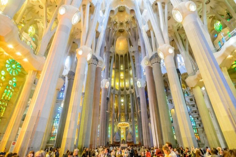 barcelona-sagrada-familia-tour-optional-tower-visit