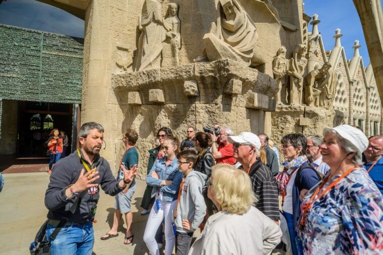 barcelona-sagrada-familia-tour-optional-tower-visit