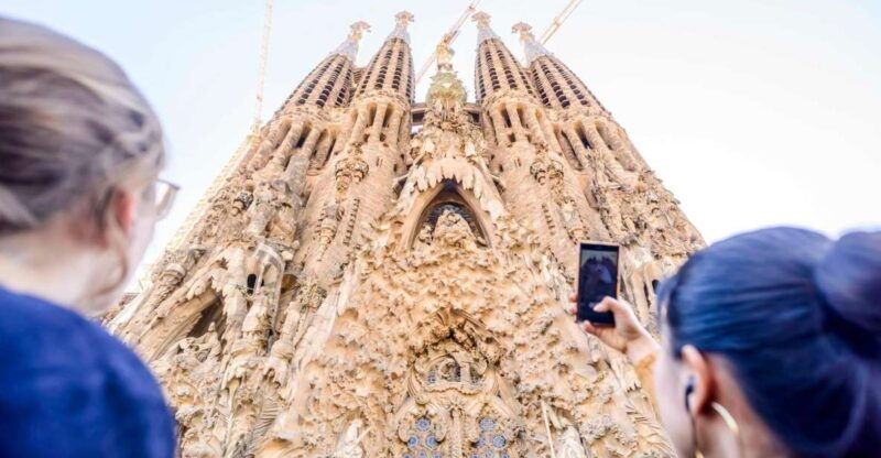 barcelona-sagrada-familia-tour-with-optional-tower-access