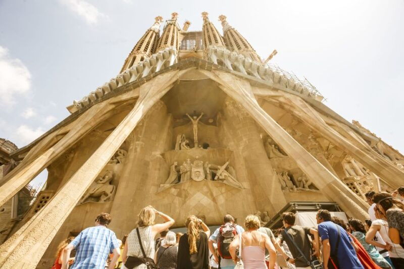 barcelona-sagrada-familia-tour-with-optional-tower-access