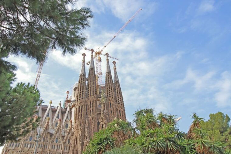 barcelona-sagrada-familia-tour-with-optional-tower-access