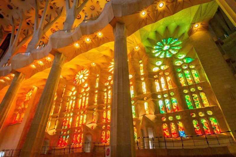 barcelona-sagrada-familia-tour-with-skip-the-line-access-2