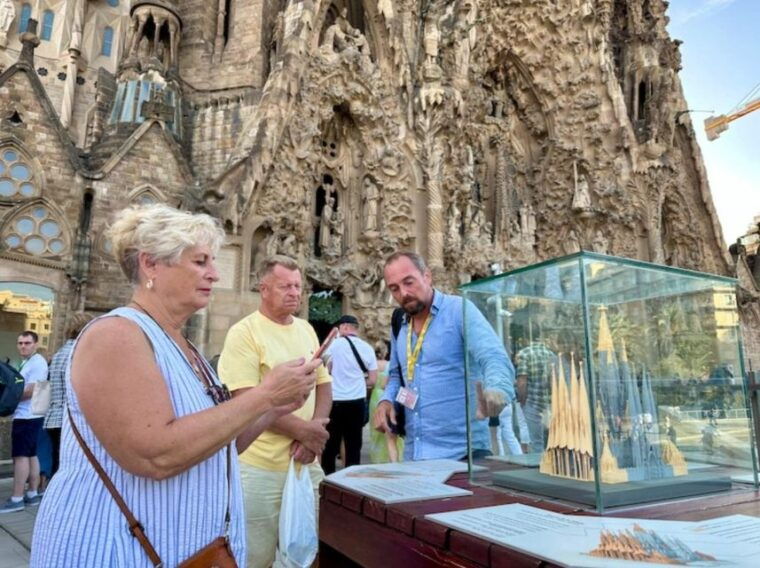 barcelona-sagrada-familia-tour-with-skip-the-line-access