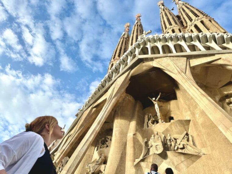 barcelona-sagrada-familia-tour-with-skip-the-line-access