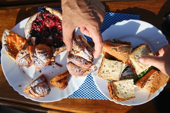 barcelona-sailing-experience-spanish-tapas-and-premium-open-bar