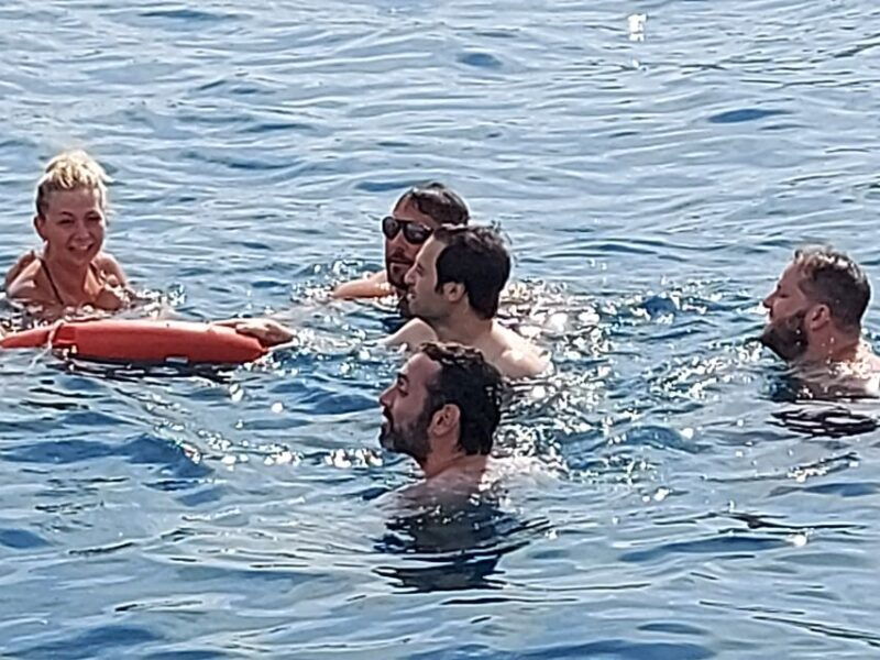 barcelona-sailing-tour-drinks-snacks-swim-stunning-views