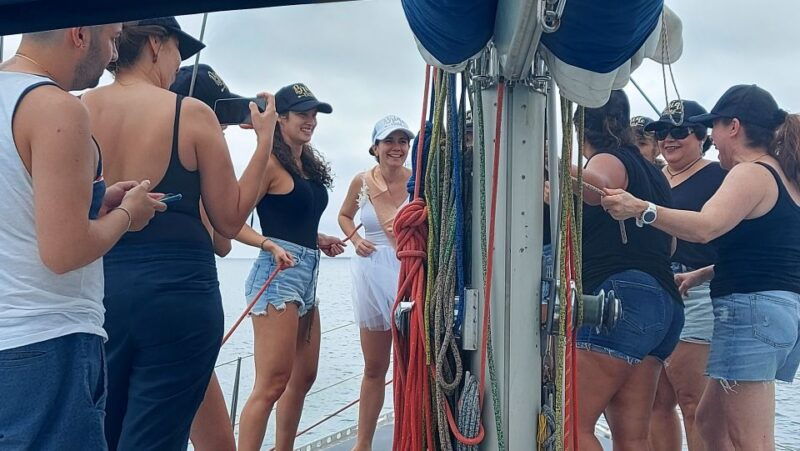 barcelona-sailing-tour-drinks-snacks-swim-stunning-views