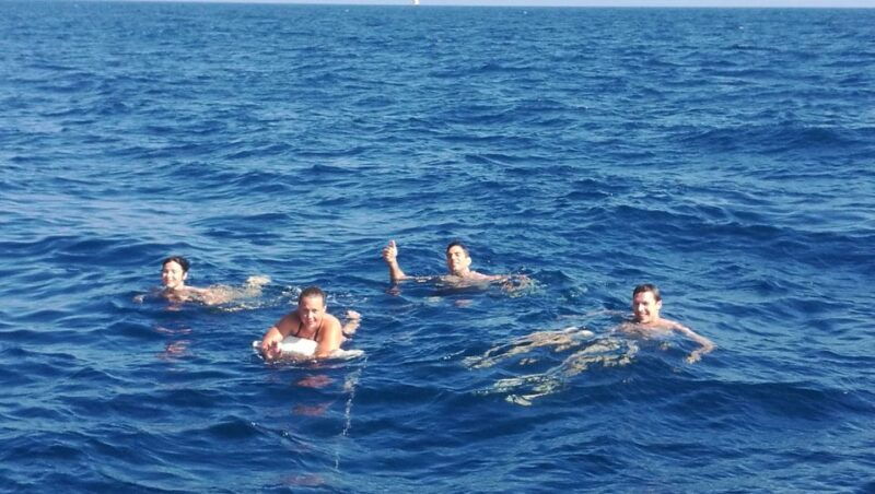 barcelona-sailing-tour-drinks-snacks-swim-stunning-views