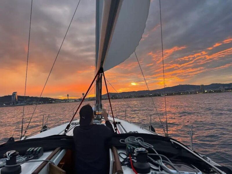 barcelona-sailing-tour-with-a-glass-of-cava