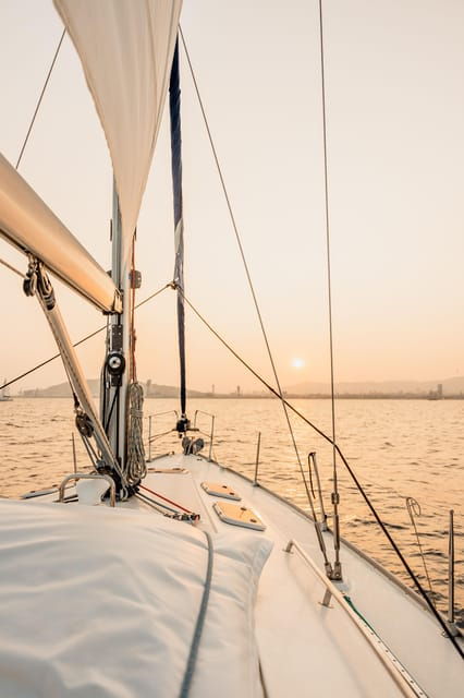 barcelona-sailing-tour-with-drinks-and-swim-stop