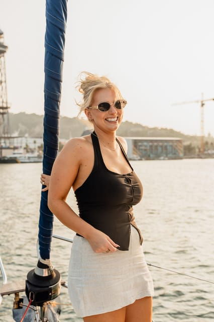 barcelona-sailing-tour-with-drinks-and-swim-stop