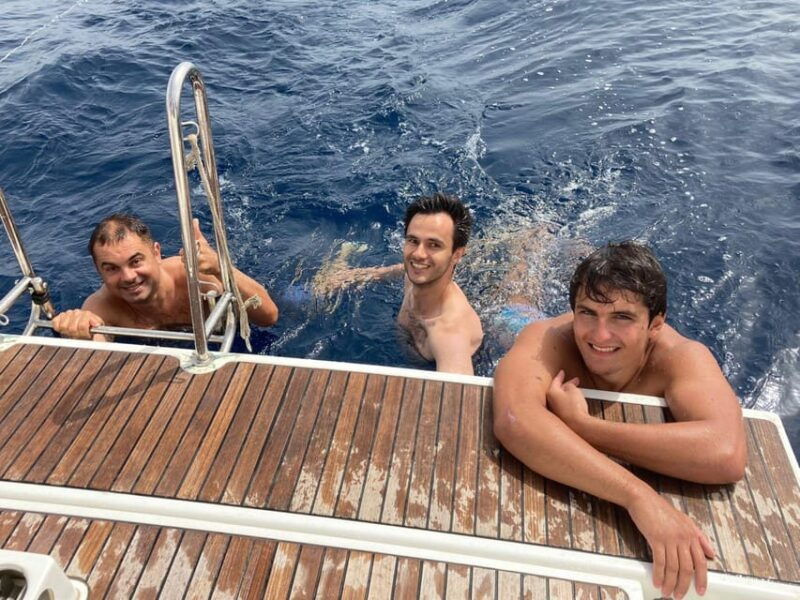 barcelona-sailing-tour-with-tapas-drinks-and-swim-stop