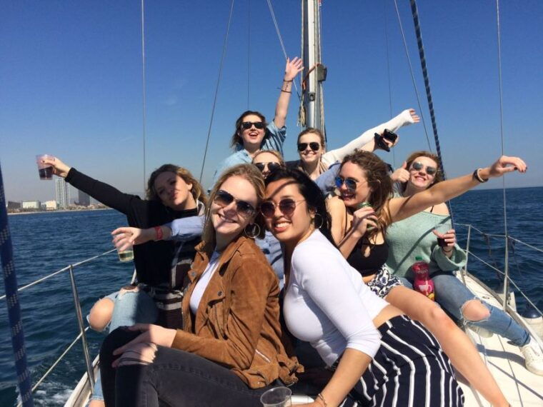 barcelona-sailing-tour-with-vermouth-and-drinks