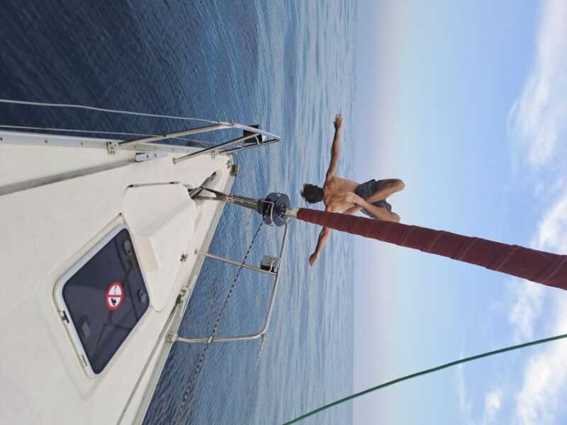 barcelona-sailing-tours-with-a-local-captain-drinks-and-snacks