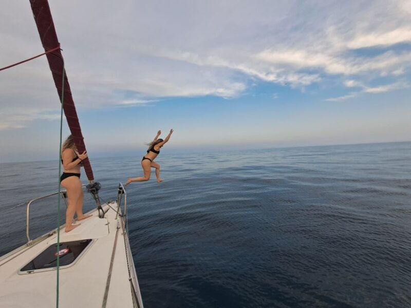 barcelona-sailing-tours-with-a-local-captain-drinks-and-snacks