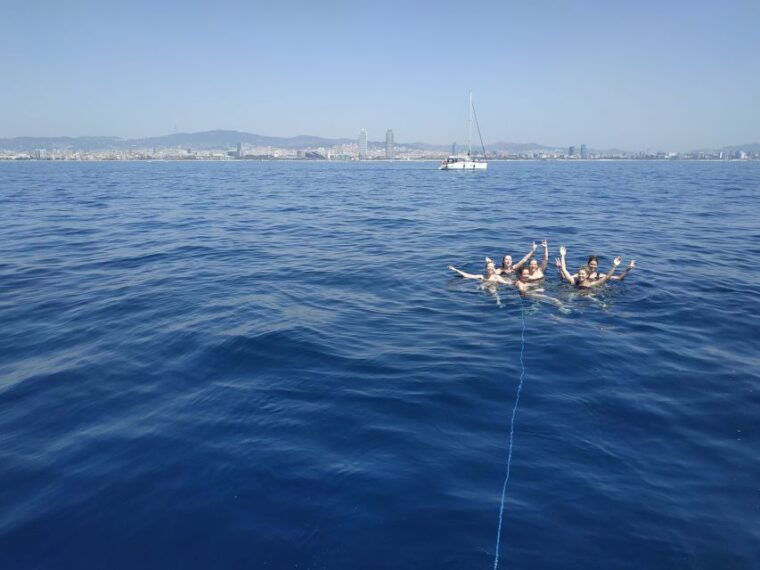 barcelona-sailing-tours-with-a-local-captain-drinks-and-snacks