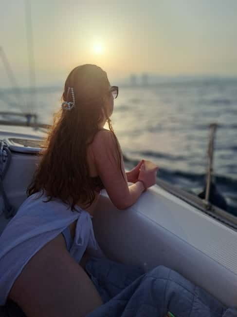 Barcelona: Sailing tours with open bar and snacks - Meeting Point and Practical Details