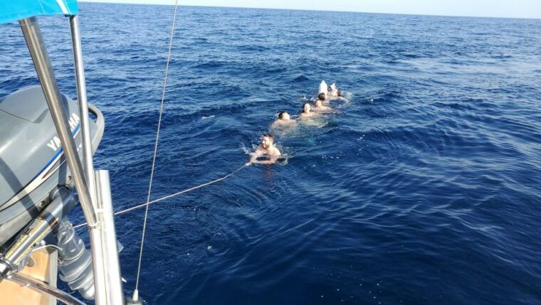 barcelona-sailing-trip-with-drinks-and-snacks