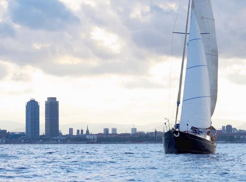 Barcelona: Sailing Trip with Snacks and Drinks - Key Points