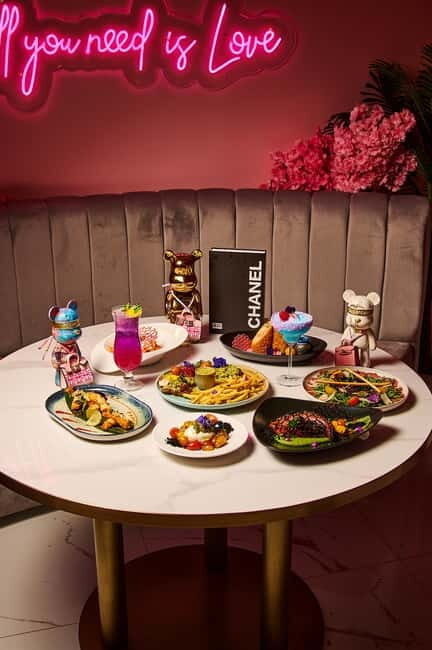 Barcelona: Sensory Dinner Signature Cocktail and Live Show - FAQs