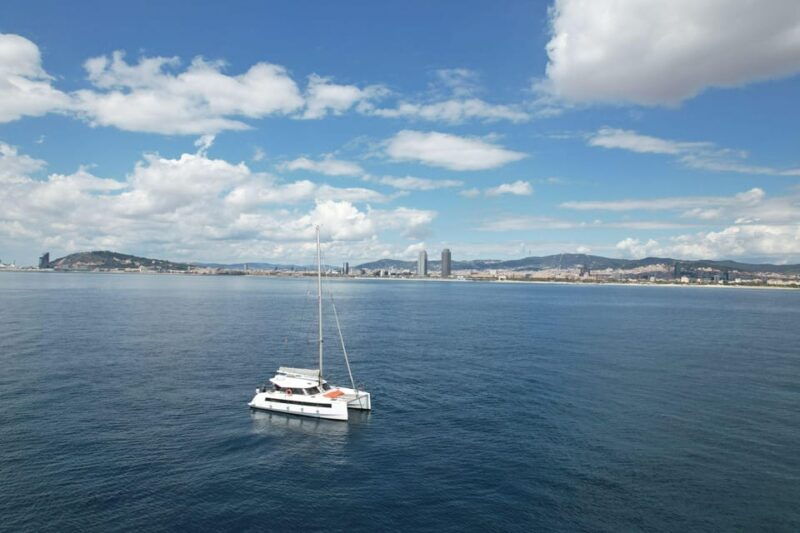 barcelona-shared-cruise-on-luxury-catamaran-drinks-snacks