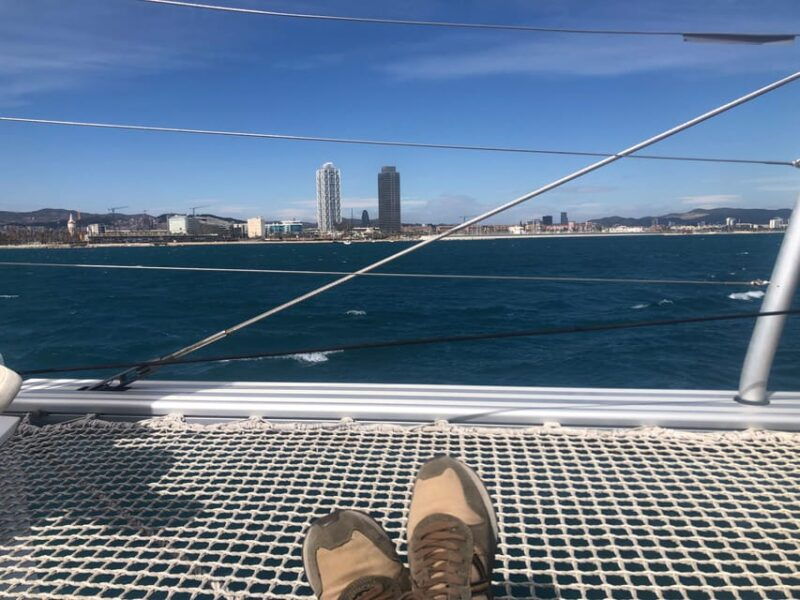 barcelona-shared-cruise-on-luxury-catamaran-drinks-snacks