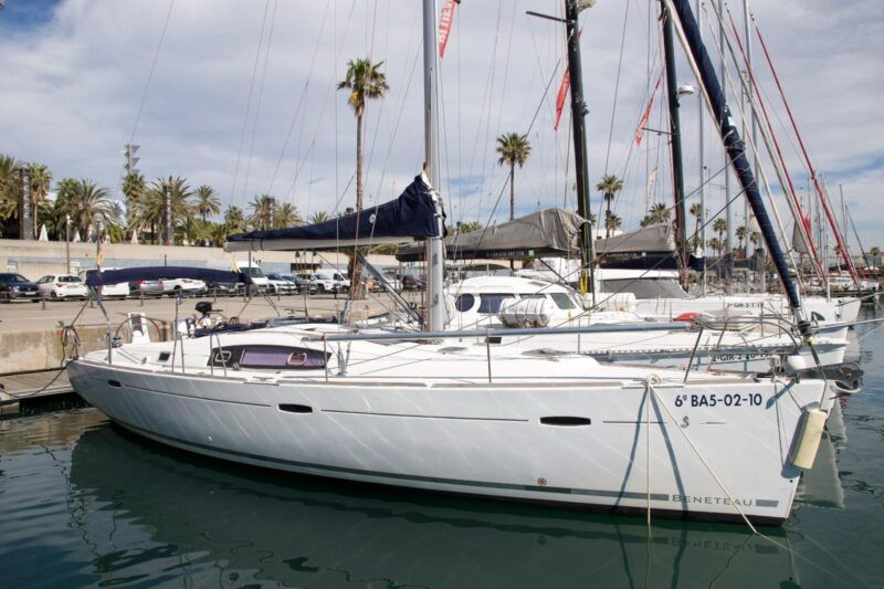 barcelona-shared-sailing-boat-tour-with-cava-snacks